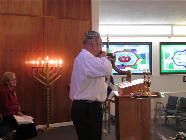 2013-03-03 Blowing_Shofar